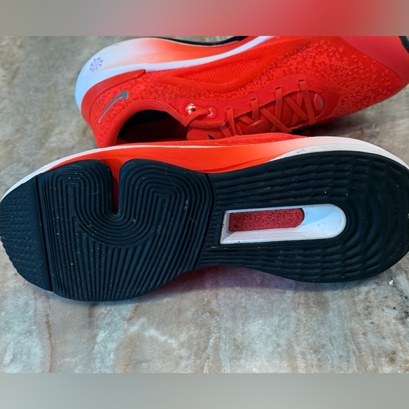 Women’s NIKE Versair Training Shoes- Bright orange/red. Size 9 - Picture 10 of 10